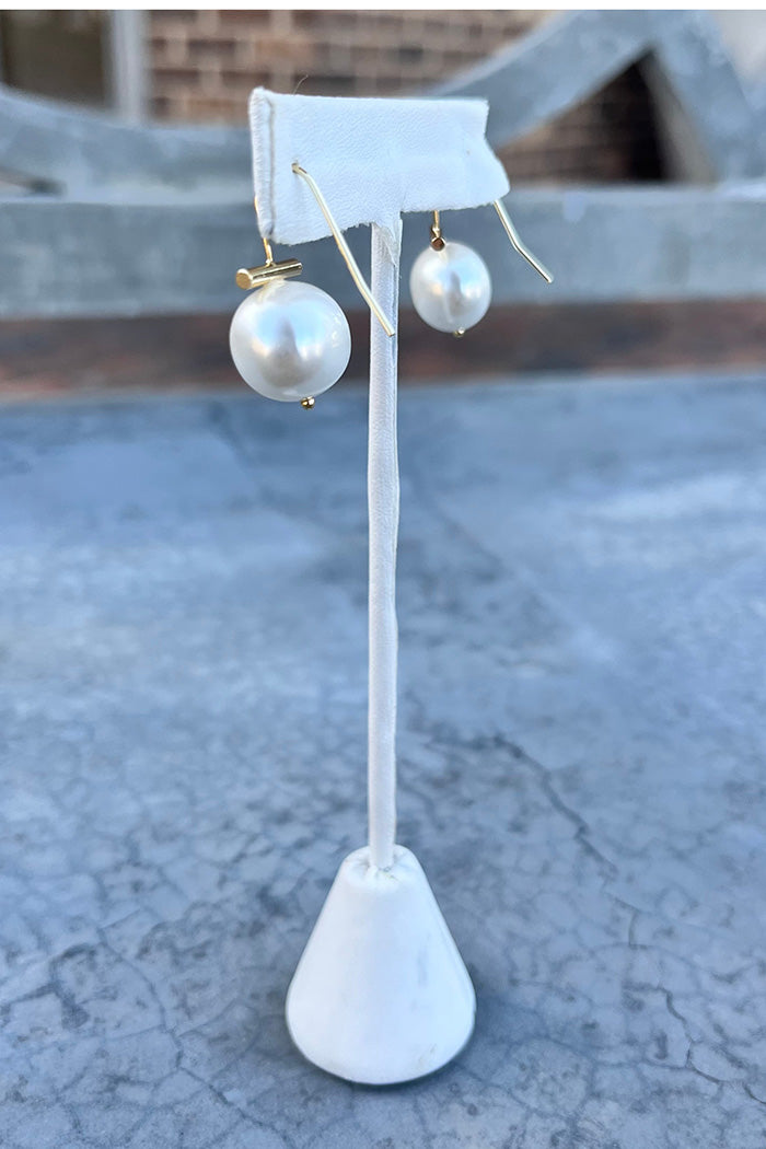 Pebble Pearl Gold Bar Earrings