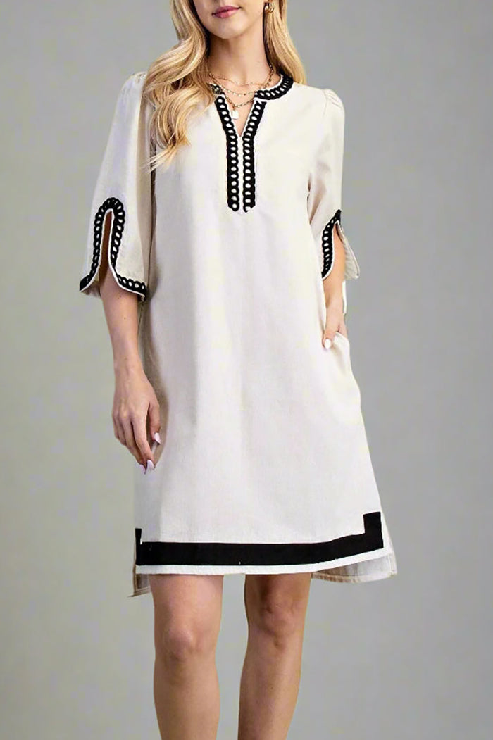 3/4 Sleeve Contrast Trim Notch Neck Shift Dress